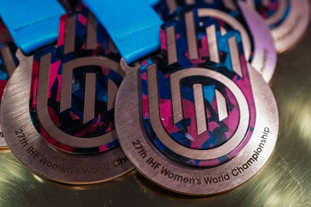 Handball, Womens World Championship, semi-final France Germany bronze medal 27th IHF Women™s World Championship, medal Rotterdam Ahoy Netherlands