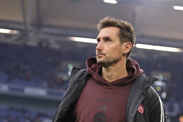 14 12 2025 Soccer Season 2025 2026 2 Soccer Bundesliga 16 Matchday FC Schalke 04 S04 Knappen 1 FC Nürnberg FCN Club Sportfoto Zink DaMa xdaxmax DFL regulations prohibit any use of photographs as image sequences and or quasi video only for editorial use Miroslav Miro Klose Trainer 1 FC Nürnberg FCN nachdenklich