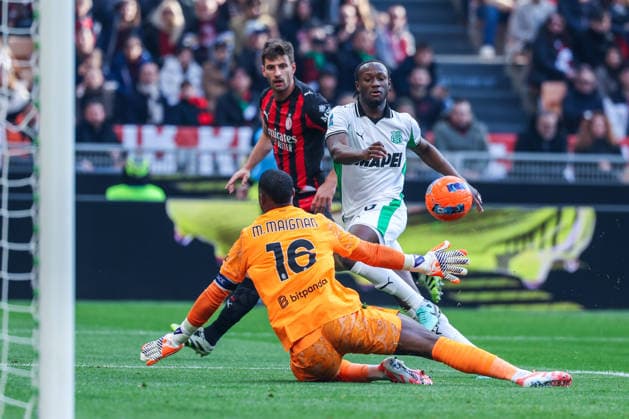 AC Milan vs US Sassuolo Serie A 2025 26 14 12 2025 Ismael Kenneth Kone of US Sassuolo scores a goal during Serie A 2025 26 football match between AC Milan and US Sassuolo at San Siro Stadium in Milan Copyright: xBEAUTIFULxSPORTS Carabellix