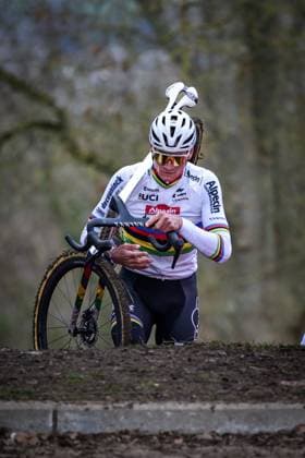 Dutch Mathieu Van Der Poel pictured during warming up before the men s elite race of the Cyclocross World Cup, in Namur, Sunday 14 December 2025, stage 4 (out of 12) in the World Cup of the 2026-2027 season. DAVIDxPINTENS  x148810989x