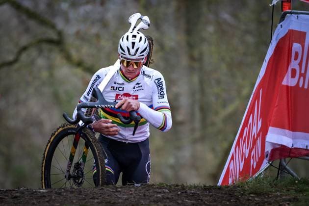 Dutch Mathieu Van Der Poel pictured during warming up before the men s elite race of the Cyclocross World Cup, in Namur, Sunday 14 December 2025, stage 4 (out of 12) in the World Cup of the 2026-2027 season. DAVIDxPINTENS  x148811333x