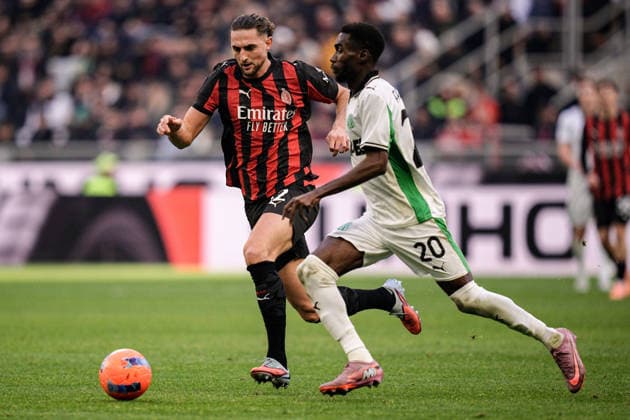 AC Milan s Adrien Rabiot fights for the ball with Sassuolo s Alieu Fadera during the Serie A soccer match between Milan and Sassuolo at the San Siro Stadium in Milan , north Italy - Sunday, December 14, 2025. - Soccer .  Copyright: xMarcoxAlpozzi LaPressex