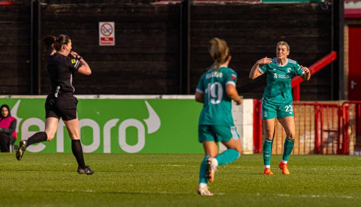 Football - FA Women™s Super League - West Ham United FC Women v Liverpool FC Women LONDON, ENGLAND - Sunday, December 14, 2025: Liverpool s Gemma Bonner reacts as she is shown a red card and sent off during the FA Women™s Super League match between West Ham United FC Women and Liverpool FC Women at Victoria Road. (Photo by David Rawcliffe Propaganda) LONDON Victoria Road GREATER LONDON ENGLAND  Copyright: xPropagandax P2025-12-14-West_Ham_W_Liverpool_W-98