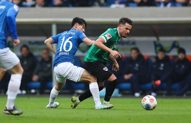 14 12 2025, Football 2 Bundesliga, SV Darmstadt 98 SC Preußen Münster, emonline, emspor, despor, v l , Hiroki Akiyama SV Darmstadt 98 , Yassine Bouchama SC Preußen Münster DFL DFB REGULATIONS PROHIBIT ANY USE OF PHOTOGRAPHS AS IMAGE SEQUENCES AND OR QUASI VIDEO xdcx Copyright: HMBxMedia Claus