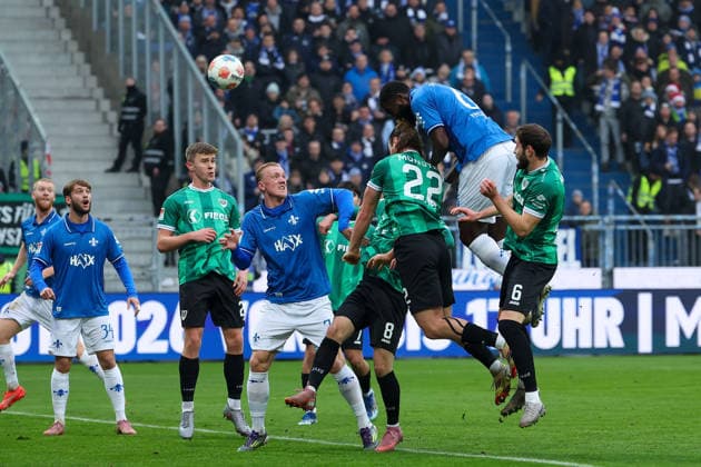 2025 12 14 xjfx 2 Bundesliga SV Darmstadt 98 SC Preussen Muenster v l , Jannis Heuer Preussen Muenster , Patric Pfeiffer SV Darmstadt 98 Kopfball, Kopfballduell DFL DFB REGULATIONS PROHIBIT ANY USE OF PHOTOGRAPHS as IMAGE SEQUENCES and or QUASI VIDEO Copyright: JoaquimxFerreira
