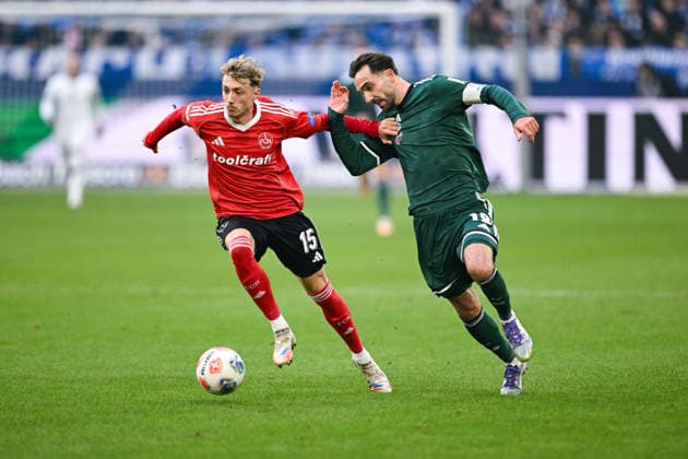 14 12 2025, Football, 2 Bundesliga, Season 2025 2026, Matchday 16, FC Schalke 04 1 FC Nürnberg, Tim Drexler 1 FC Nürnberg , Kenan Karaman FC Schalke 04 xRHR PHOTO YYx Copyright: KROEGER RHR-FOTOx RHR-FOTO YY