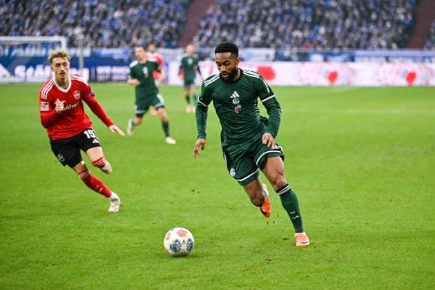 14 12 2025, Football, 2 Bundesliga, Season 2025 2026, Matchday 16, FC Schalke 04 1 FC Nürnberg, Tim Drexler 1 FC Nürnberg , Moussa Sylla FC Schalke 04 xRHR PHOTO YYx Copyright: KROEGER RHR-FOTOx RHR-FOTO YY