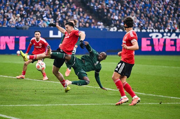 14 12 2025, Football, 2 Bundesliga, Season 2025 2026, Matchday 16, FC Schalke 04 1 FC Nürnberg, Benjamin Goller 1 FC Nürnberg , Christopher Antwi Adjei FC Schalke 04 xRHR PHOTO YYx Copyright: KROEGER RHR-FOTOx RHR-FOTO YY