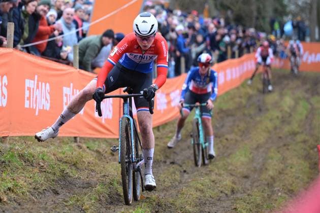 Dutch Puck Pieterse pictured in action during the women s elite race of the Cyclocross World Cup, in Namur, Sunday 14 December 2025, stage 4 (out of 12) in the World Cup of the 2026-2027 season. DAVIDxPINTENS  x148817737x