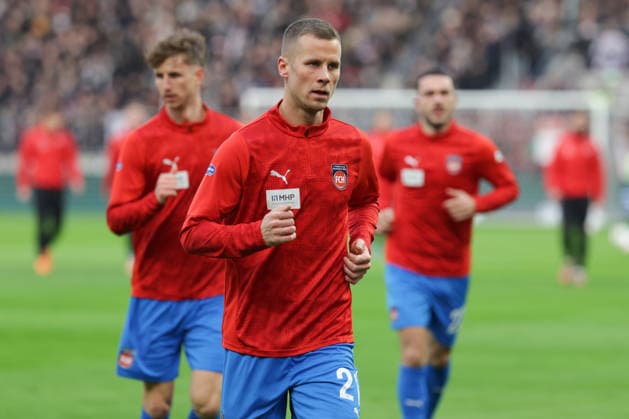 GER, Hamburg, Fussball, DFL, FC St. Pauli vs 1.FC Heidenheim , 1. Bundesliga , im Millerntor Stadion , 13.12.2025 , v.l. Adrian Beck (1.FC Heidenheim ,21) DFL regulations prohibit any use of photographs as image sequences and or quasi-video. *** GER, Hamburg, Football, DFL, FC St Pauli vs 1 FC Heidenheim , 1 Bundesliga , im Millerntor Stadion , 13 12 2025 , v l Adrian Beck 1 FC Heidenheim ,21 DFL regulations prohibit any use of photographs as image sequences and or quasi video Copyright: HMBxMedia FernandoxSoares