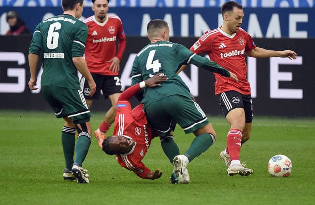 14 12 2025, xhbx, Soccer 2 Bundesliga, FC Schalke 04 1 FC Nürnberg v l Ron Schallenberg FC Schalke 04 , Mohamed Ali Zoma 1 FC Nuernberg , Hasan Kurucay FC Schalke 04 DFL DFB REGULATIONS PROHIBIT ANY USE OF PHOTOGRAPHS as IMAGE SEQUENCES and or QUASI VIDEO Gelsenkirchen