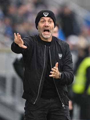 Alexander Ende Muenster, Coach gesticulates, GER, SV Darmstadt 98 vs Preußen Münster, Football, 2 Bundesliga, Matchday 16, Season 2025 2026, 14 12 2025 DFL REGULATIONS PROHIBIT ANY USE OF PHOTOGRAPHS AS IMAGE SEQUENCES AND OR QUASI VIDEO GER, SV Darmstadt 98 vs Preußen Münster, Football, 2 Bundesliga, Matchday 16, Season 2025 2026, 14 12 2025 Darmstadt Copyright: xEibner-Pressefoto FlorianxWiegandx EP_FWD