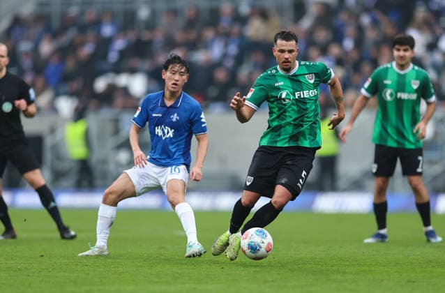 14 12 2025, Football 2 Bundesliga, SV Darmstadt 98 SC Preußen Münster, emonline, emspor, despor, v l , Hiroki Akiyama SV Darmstadt 98 , Yassine Bouchama SC Preußen Münster DFL DFB REGULATIONS PROHIBIT ANY USE OF PHOTOGRAPHS AS IMAGE SEQUENCES AND OR QUASI VIDEO xdcx Copyright: HMBxMedia Claus
