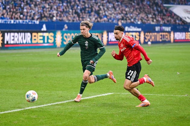 14 12 2025, Football, 2 Bundesliga, Season 2025 2026, Matchday 16, FC Schalke 04 1 FC Nürnberg, Mika Wallentowitz FC Schalke 04 , Berkay Yilmaz 1 FC Nürnberg xRHR PHOTO YYx Copyright: KROEGER RHR-FOTOx RHR-FOTO YY
