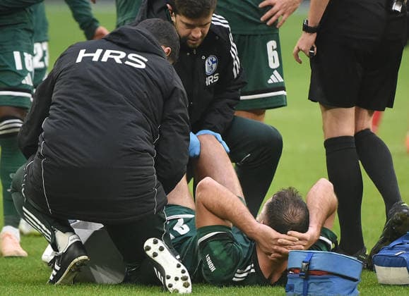 14 12 2025, xhbx, Football 2 Bundesliga, FC Schalke 04 1 FC Nürnberg v l Nikola Katic FC Schalke 04 injured, injury, DFL DFB REGULATIONS PROHIBIT ANY USE OF PHOTOGRAPHS as IMAGE SEQUENCES and or QUASI VIDEO Gelsenkirchen