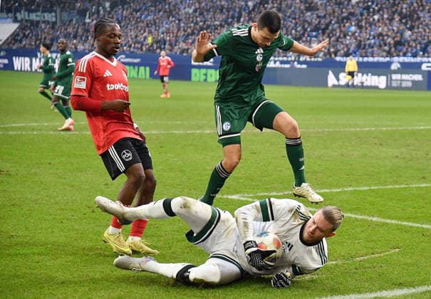 14 12 2025, xhbx, Fußball 2 Bundesliga, FC Schalke 04 1 FC Nürnberg v l Mohamed Ali Zoma 1 FC Nuernberg , Ron Schallenberg FC Schalke 04 , Loris Karius FC Schalke 04 DFL DFB REGULATIONS PROHIBIT ANY USE OF PHOTOGRAPHS as IMAGE SEQUENCES and or QUASI VIDEO Gelsenkirchen