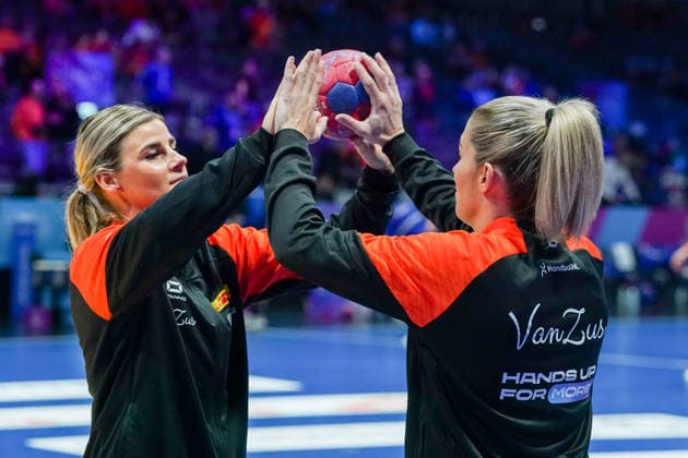 2025-12-14 Netherlands v France - IHF World Women s Handball Championship Bronze Medal Match ROTTERDAM, NETHERLANDS - DECEMBER 14: Angela Malestein of the Netherlands, Estavana Polman of the Netherlands during the IHF World Women s Handball Championship Bronze Medal Match match between Netherlands and France at Ahoy on December 14, 2025 in Rotterdam, Netherlands. Rotterdam Ahoy Netherlands Content not available for redistribution in The Netherlands directly or indirectly through any third parties. Copyright: xHenkxSeppenx