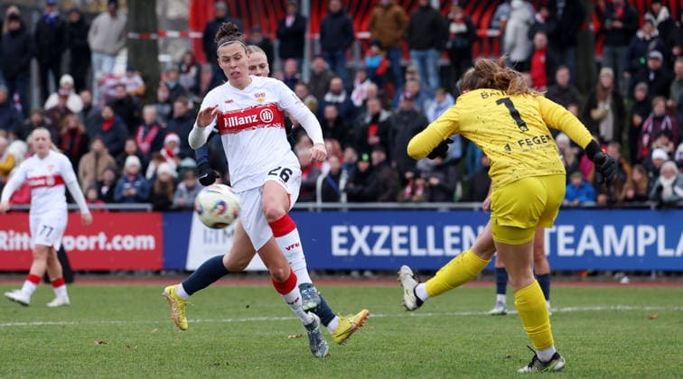 BAU 14 12 2025 Stuttgart soccer women VfB Stuttgart vs SC Sand, f l Nicole Billa VfB , Jule Baum Sand