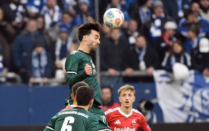 14 12 2025, xhbx, Football 2 Bundesliga, FC Schalke 04 1 FC Nürnberg v l Kenan Karaman FC Schalke 04 DFL DFB REGULATIONS PROHIBIT ANY USE OF PHOTOGRAPHS as IMAGE SEQUENCES and or QUASI VIDEO Gelsenkirchen