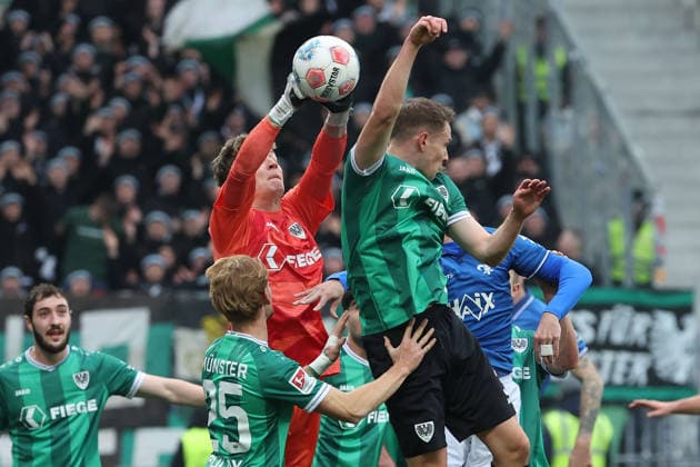 2025 12 14 xjfx 2 Bundesliga SV Darmstadt 98 SC Preussen Muenster v l , Goalkeeper Johannes Schenk Preussen Muenster , Kilian Julian Corredor SV Darmstadt 98 in aktion, in action, DFL DFB REGULATIONS PROHIBIT ANY USE OF PHOTOGRAPHS as IMAGE SEQUENCES and or QUASI VIDEO Copyright: JoaquimxFerreira