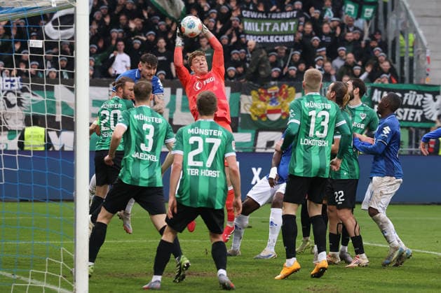 2025 12 14 xjfx 2 Bundesliga SV Darmstadt 98 SC Preussen Muenster v l , Matej Maglica SV Darmstadt 98 , Goalkeeper Johannes Schenk Preussen Muenster DFL DFB REGULATIONS PROHIBIT ANY USE OF PHOTOGRAPHS as IMAGE SEQUENCES and or QUASI VIDEO Copyright: JoaquimxFerreira