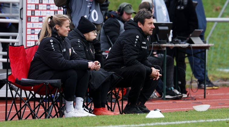 BAU 14 12 2025 Stuttgart womens soccer VfB Stuttgart vs SC Sand, coach Heiko Gerber VfB, right