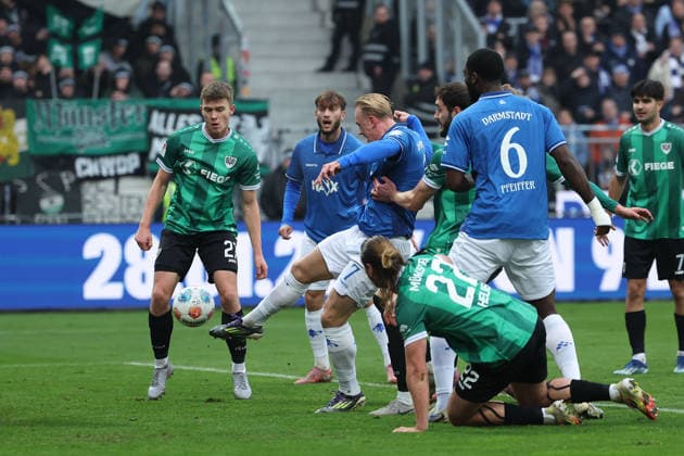 2025 12 14 xjfx 2 Bundesliga SV Darmstadt 98 SC Preussen Muenster v l , shot on goal, Isac Alexi Sivert Lidberg SV Darmstadt 98 , DFL DFB REGULATIONS PROHIBIT ANY USE OF PHOTOGRAPHS as IMAGE SEQUENCES and or QUASI VIDEO Copyright: JoaquimxFerreira