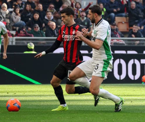 Foto IPP Roberto Bregani Milano 14-12-2025 Calcio Campionato di Serie A 2025 2026, Milan- Sassuolo Nella foto Christian Pulisic del Milan in azione contro Fali Candé del Sassuolo. Italy Photo Press World Copyright. italy ITALY  Copyright: xR4924_italyphotopressx