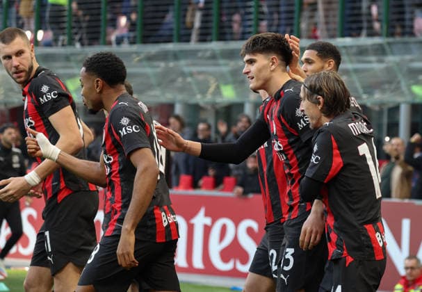 Foto IPP Roberto Bregani Milano 14-12-2025 Calcio Campionato di Serie A 2025 2026, Milan- Sassuolo Nella foto i giocatori del Milan festeggiano il gol segnato da Davide Bartesaghi del Milan. Italy Photo Press World Copyright. italy ITALY  Copyright: xR4924_italyphotopressx