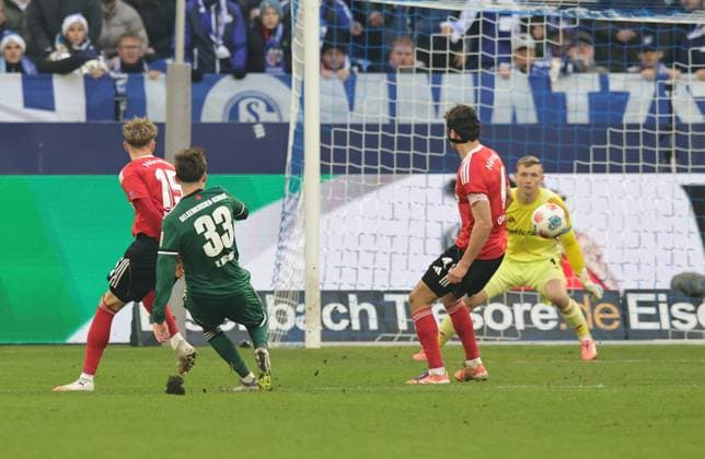 14 12 2025 Soccer Season 2025 2026 2 Soccer Bundesliga 16 Matchday FC Schalke 04 S04 Knappen 1 FC Nuremberg FCN Club Sportfoto Zink DaMa xdaxmax DFL regulations prohibit any use of photographs as image sequences and or quasi video only for editorial use Goal Goal Shot to 1 0 Goalscorer Vitalie Becker 33, FC Schalke 04 S04 vs Tim Drexler 15, 1 FC Nuremberg FCN Fabio Gruber 4, 1 FC Nuremberg FCN Jan Reichert 1, 1 FC Nuremberg FCN