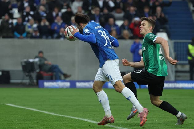 2025 12 14 xjfx 2 Bundesliga SV Darmstadt 98 SC Preussen Muenster v l ,Kilian Julian Corredor SV Darmstadt 98 heads the goal to 1 0, Jano Ter Horst Preussen Muenster DFL DFB REGULATIONS PROHIBIT ANY USE OF PHOTOGRAPHS as IMAGE SEQUENCES and or QUASI VIDEO Copyright: JoaquimxFerreira