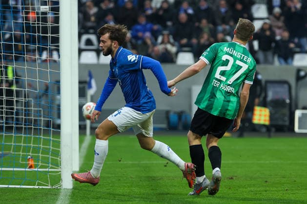 2025 12 14 xjfx 2 Bundesliga SV Darmstadt 98 SC Preussen Muenster v l ,Kilian Julian Corredor SV Darmstadt 98 heads the goal to 1 0, Jano Ter Horst Preussen Muenster DFL DFB REGULATIONS PROHIBIT ANY USE OF PHOTOGRAPHS as IMAGE SEQUENCES and or QUASI VIDEO Copyright: JoaquimxFerreira