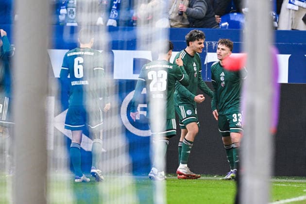 14 12 2025, Football, 2 Bundesliga, Season 2025 2026, Matchday 16, FC Schalke 04 1 FC Nürnberg, Vitalie Becker FC Schalke 04 celebrates the goal for 1 0, Mertcan Ayhan FC Schalke 04 xRHR PHOTO YYx Copyright: KROEGER RHR-FOTOx RHR-FOTO YY