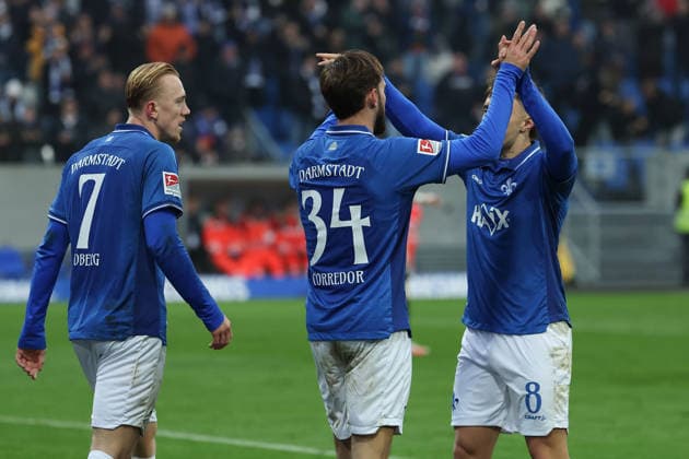 2025 12 14 xjfx 2 Bundesliga SV Darmstadt 98 SC Preussen Muenster v l , Isac Alexi Sivert Lidberg SV Darmstadt 98 , Kilian Julian Corredor SV Darmstadt 98 , Luca Marseiler SV Darmstadt 98 Torjubel, Goal celebration, celebrate the goal DFL DFB REGULATIONS PROHIBIT ANY USE OF PHOTOGRAPHS as IMAGE SEQUENCES and or QUASI VIDEO Copyright: JoaquimxFerreira