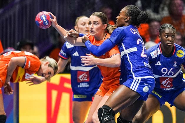 2025-12-14 Netherlands v France - IHF World Women s Handball Championship Bronze Medal Match ROTTERDAM, NETHERLANDS - DECEMBER 14: Larissa Nusser of the Netherlands, Onacia Ondono of France during the IHF World Women s Handball Championship Bronze Medal Match match between Netherlands and France at Ahoy on December 14, 2025 in Rotterdam, Netherlands. Rotterdam Ahoy Netherlands Content not available for redistribution in The Netherlands directly or indirectly through any third parties. Copyright: xHenkxSeppenx