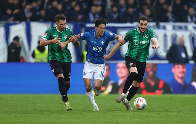 14 12 2025, Football 2 Bundesliga, SV Darmstadt 98 SC Preußen Münster, emonline, emspor, despor, v l , Yassine Bouchama SC Preußen Münster , Hiroki Akiyama SV Darmstadt 98 , Marcel Benger SC Preußen Münster DFL DFB REGULATIONS PROHIBIT ANY USE OF PHOTOGRAPHS AS IMAGE SEQUENCES AND OR QUASI VIDEO xdcx Copyright: HMBxMedia Claus