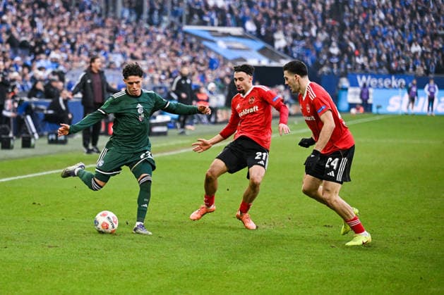 14 12 2025, Football, 2 Bundesliga, Season 2025 2026, Matchday 16, FC Schalke 04 1 FC Nürnberg, Soufiane El Faouzi FC Schalke 04 , Berkay Yilmaz 1 FC Nürnberg , Luka Lochoshvili 1 FC Nürnberg xRHR PHOTO YYx Copyright: KROEGER RHR-FOTOx RHR-FOTO YY