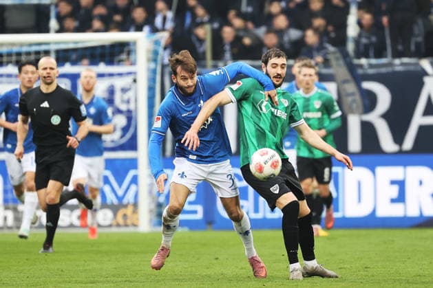 14 12 2025, xtvx, Fußball 2 Bundesliga, SV Darmstadt 98 Preußen Münster v l Killian Corredor SV Darmstadt 98 Marcel Benger Preussen Muenster Zweikampf, Duell, duel, tackle, compete DFL DFB REGULATIONS PROHIBIT ANY USE OF PHOTOGRAPHS as IMAGE SEQUENCES and or QUASI VIDEO Darmstadt