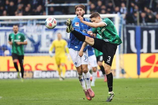 14 12 2025, xtvx, Fußball 2 Bundesliga, SV Darmstadt 98 Preußen Münster v l Zweikampf, Duell, duel, tackle, compete Killian Corredor SV Darmstadt 98 Paul Jaeckel Preussen Muenster DFL DFB REGULATIONS PROHIBIT ANY USE OF PHOTOGRAPHS as IMAGE SEQUENCES and or QUASI VIDEO Darmstadt