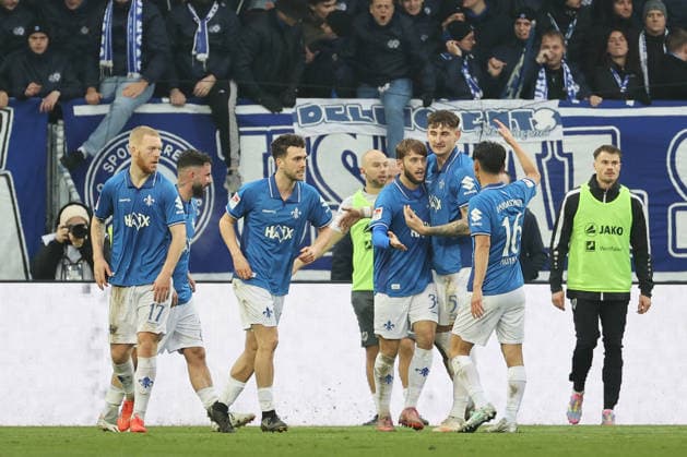 14 12 2025, xtvx, Fußball 2 Bundesliga, SV Darmstadt 98 Preußen Münster v l Goal scored, Tor zum 1 0 Killian Corredor SV Darmstadt 98 Torjubel, Goal celebration, celebrate the goal, celebrates scoring DFL DFB REGULATIONS PROHIBIT ANY USE OF PHOTOGRAPHS as IMAGE SEQUENCES and or QUASI VIDEO Darmstadt