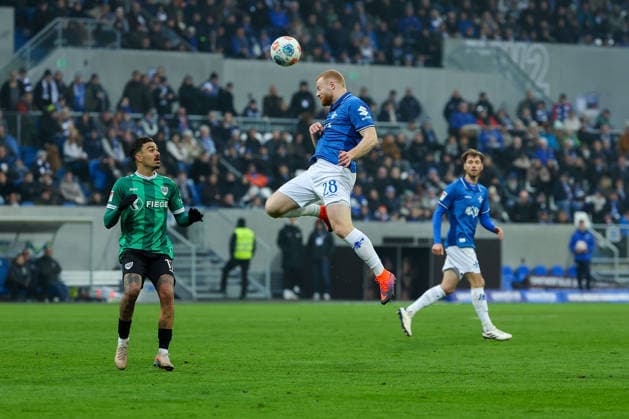 2025 12 14 xjfx 2 Bundesliga SV Darmstadt 98 SC Preussen Muenster v l , Paul Will SV Darmstadt 98 in aktion, in action, DFL DFB REGULATIONS PROHIBIT ANY USE OF PHOTOGRAPHS as IMAGE SEQUENCES and or QUASI VIDEO Copyright: JoaquimxFerreira