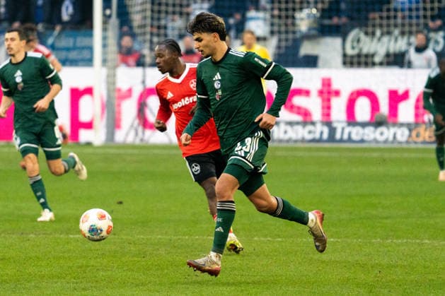 Germany 2 Bundesliga 2025 26, 14 Matchday FC Schalke 04 vs 1 FC Nürnberg 14 12 2025 Veltins Arena Gelsenkirchen, North Rhine-Westphalia Mertcan Ayhan Schalke 04, 43 Copyright: xCelinaxLeiersx