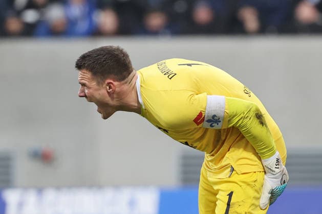 14 12 2025, xtvx, Soccer 2 Bundesliga, SV Darmstadt 98 Preußen Münster v l Goalkeeper Marcel Schuhen SV Darmstadt 98 gives instructions, gesticulates, gesticulates with arms gives instructions, gesticulates DFL DFB REGULATIONS PROHIBIT ANY USE OF PHOTOGRAPHS as IMAGE SEQUENCES and or QUASI VIDEO Darmstadt
