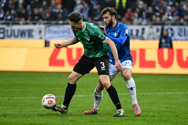 Paul Jaeckel Muenster 03 in duel with Killian Corredor SV Darmstadt 1898, 34 , GER, SV Darmstadt 98 vs Preußen Münster, Soccer, 2 Bundesliga, Matchday 16, Season 2025 2026, 14 12 2025 DFL REGULATES PROHIBIT ANY USE OF PHOTOGRAPHS AS IMAGE SEQUENCES AND OR QUASI VIDEO GER, SV Darmstadt 98 vs Preußen Münster, Soccer, 2 Bundesliga, Matchday 16, Season 2025 2026, 14 12 2025 Darmstadt Copyright: xEibner-Pressefoto FlorianxWiegandx EP_FWD
