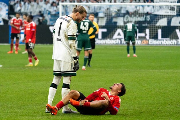 Germany 2 Bundesliga 2025 26, 14 Matchday FC Schalke 04 vs 1 FC Nuremberg 14 12 2025 Veltins Arena Gelsenkirchen, North Rhine-Westphalia Rafael Lubach 1 FC Nuremberg, 18 Loris Karius Schalke 04, 1 Copyright: xCelinaxLeiersx