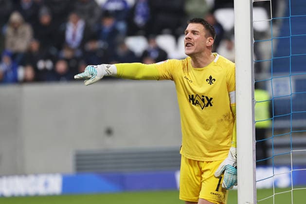 14 12 2025, xtvx, Soccer 2 Bundesliga, SV Darmstadt 98 Preußen Münster v l Goalkeeper Marcel Schuhen SV Darmstadt 98 gives instructions, gesticulates, gesticulates with arms gives instructions, gesticulates DFL DFB REGULATIONS PROHIBIT ANY USE OF PHOTOGRAPHS as IMAGE SEQUENCES and or QUASI VIDEO Darmstadt