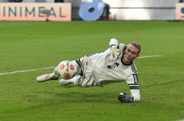 14 12 2025 Soccer season 2025 2026 2 Soccer Bundesliga 16 Matchday FC Schalke 04 S04 Knappen 1 FC Nürnberg FCN Club Sportfoto Zink DaMa xdaxmax DFL regulations prohibit any use of photographs as image sequences and or quasi video only for editorial use Loris Karius 1, FC Schalke 04 S04 hält Torschuss