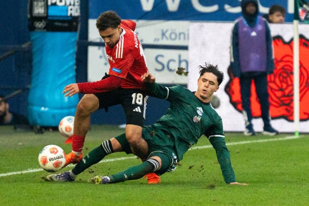 Germany 2 Bundesliga 2025 26, 14 Matchday FC Schalke 04 vs 1 FC Nuremberg 14 12 2025 Veltins Arena Gelsenkirchen, North Rhine-Westphalia Rafael Lubach 1 FC Nuremberg, 18 Nikola Katic Schalke 04, 25 Copyright: xCelinaxLeiersx
