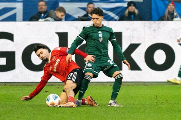 Germany 2 Bundesliga 2025 26, 14 Matchday FC Schalke 04 vs 1 FC Nuremberg 14 12 2025 Veltins Arena Gelsenkirchen, North Rhine-Westphalia Berkay Yilmaz 1 FC Nuremberg, 21 Copyright: xCelinaxLeiersx