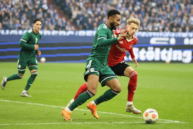 Moussa Sylla FC Schalke 04 and Tim Drexler 1 FC Nürnberg at the match of the 2 Bundesliga season 2025 26 FC Schalke 04 1 FC Nürnberg Copyright Thomas Pakusch